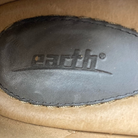 Earth Gray Women's Heeled Oxfords - Picture 4 of 5